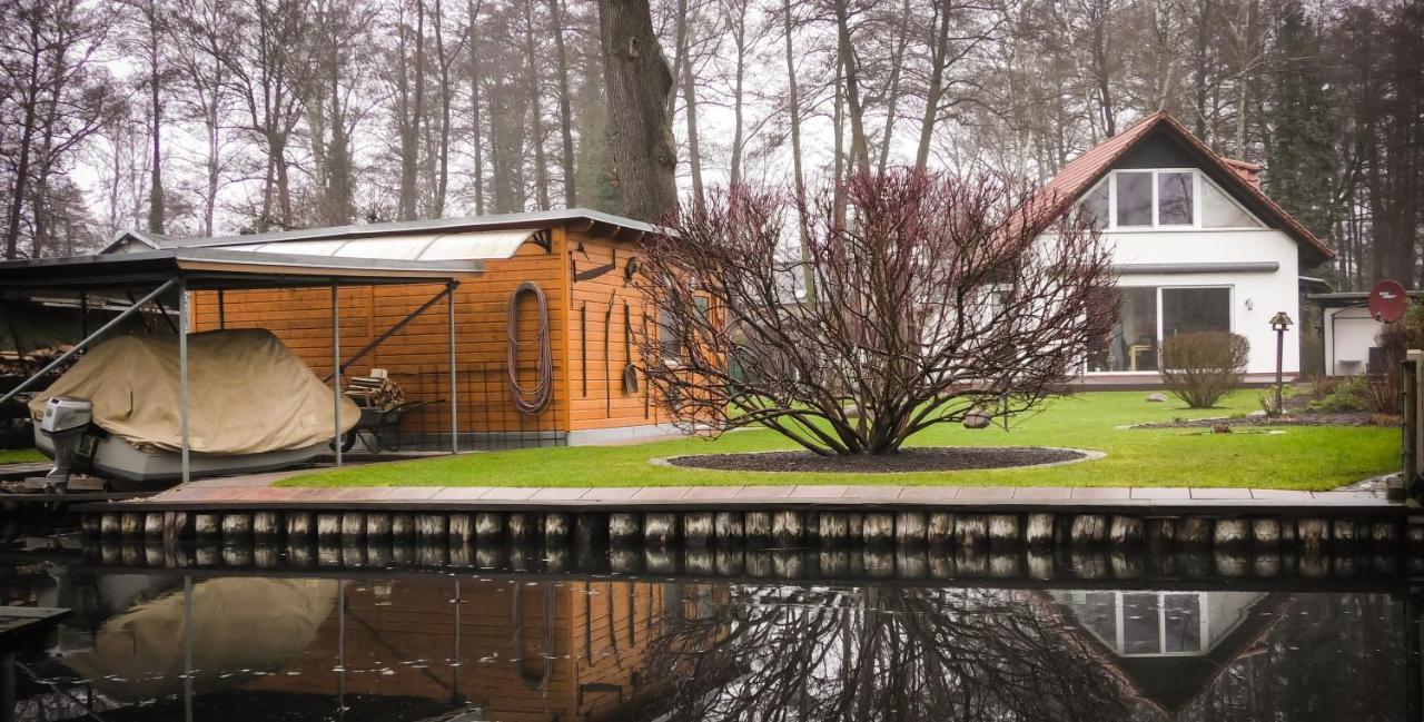 ברלין Ferienhaus Direkt An Der Spree Mit Whirlpool Und Sauna מראה חיצוני תמונה